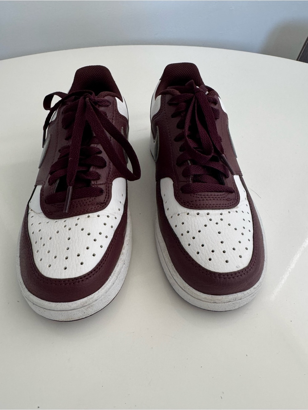 Nike Women Low-Top Sneakers in White Burgundy Silver